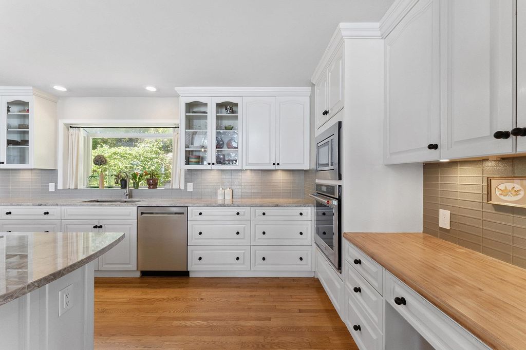 listing image 1104651502542169863