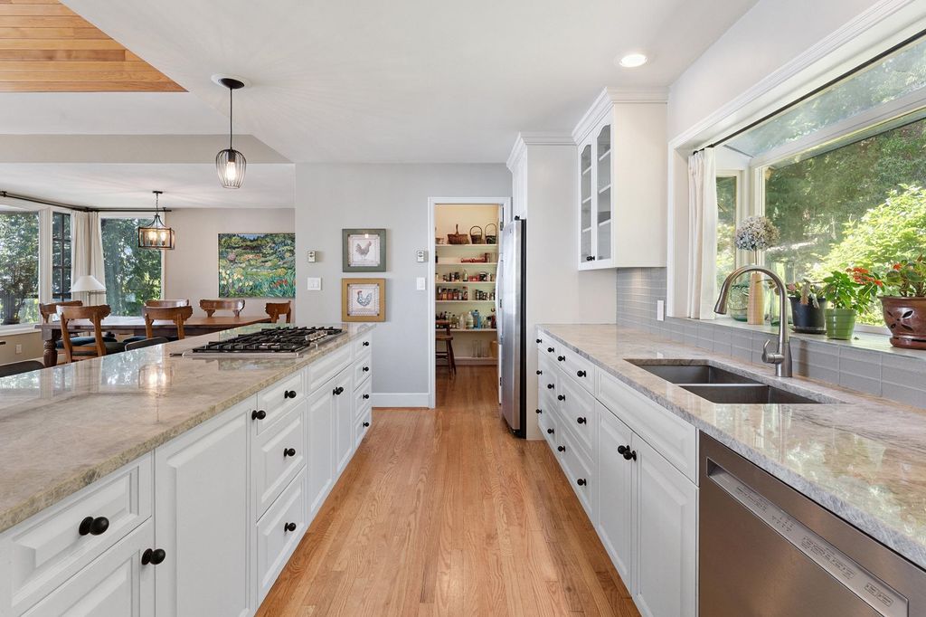 listing image 1101418646615185143