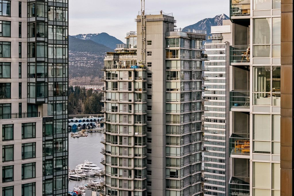 listing image 1109756074348810842