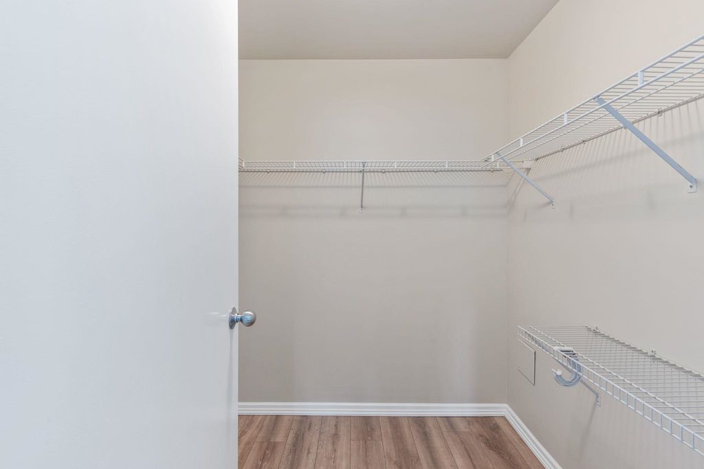listing image 1100839641015098576