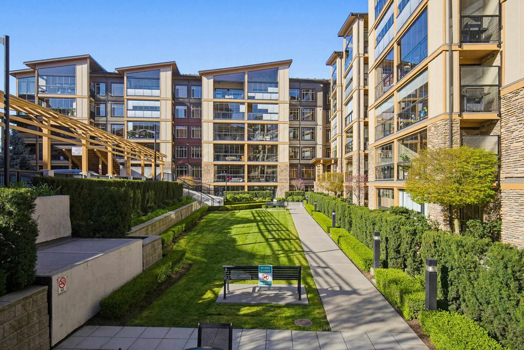 Photo of 32445 Simon Avenue #401, Abbotsford, BC V2T 0G7 (MLS # R3110245)