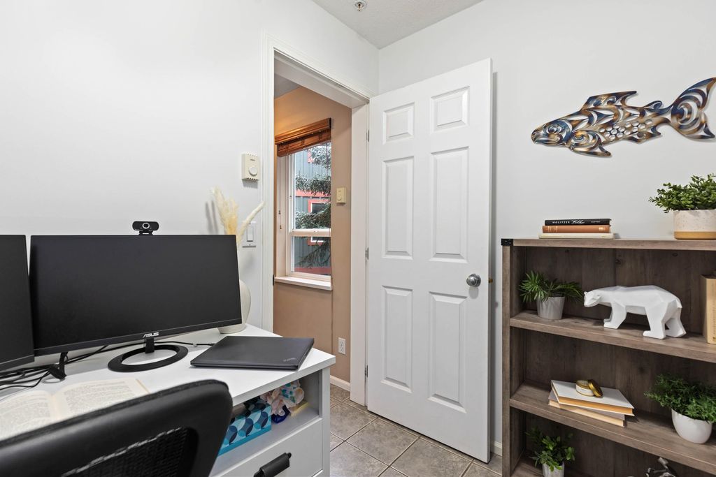 listing image 1104012556631529355