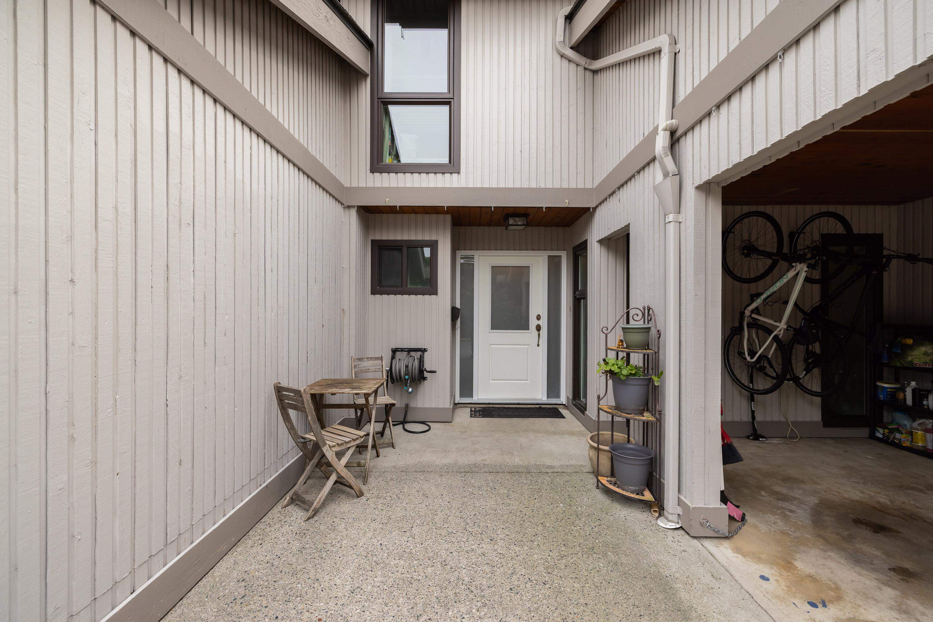 5600 Ladner Trunk Road 3