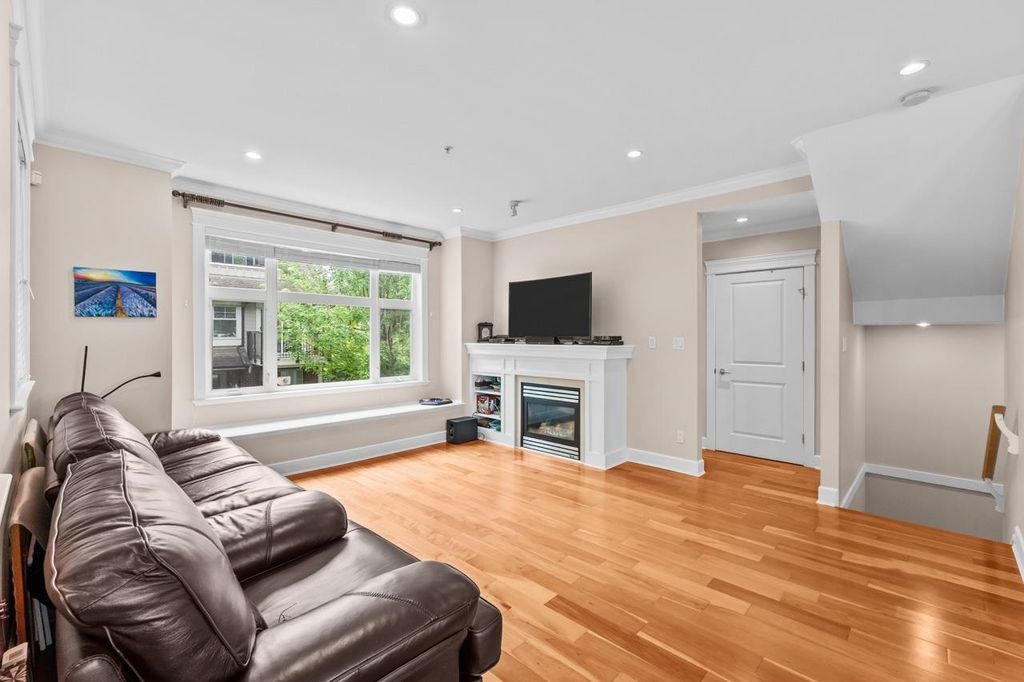 listing image 1100648735302316162