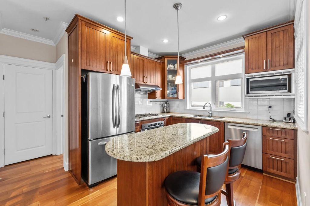 listing image 1107967996107392704