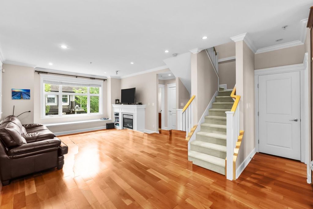 listing image 1103028231342264846
