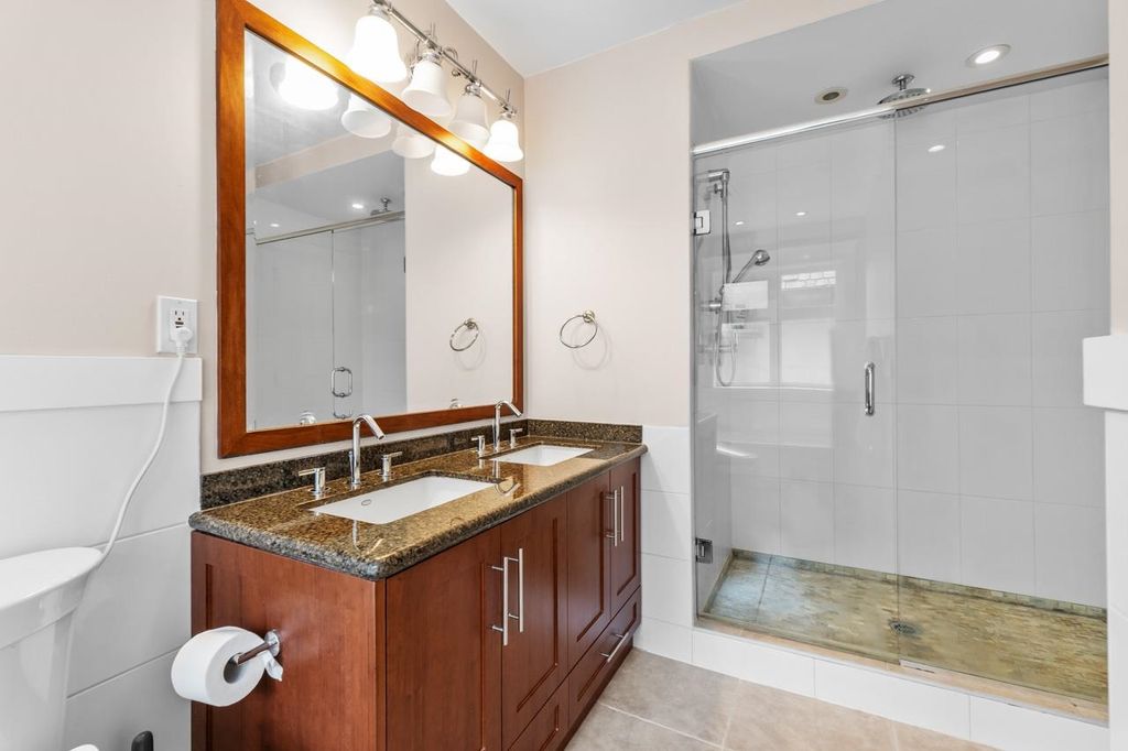 listing image 1104467950524689027