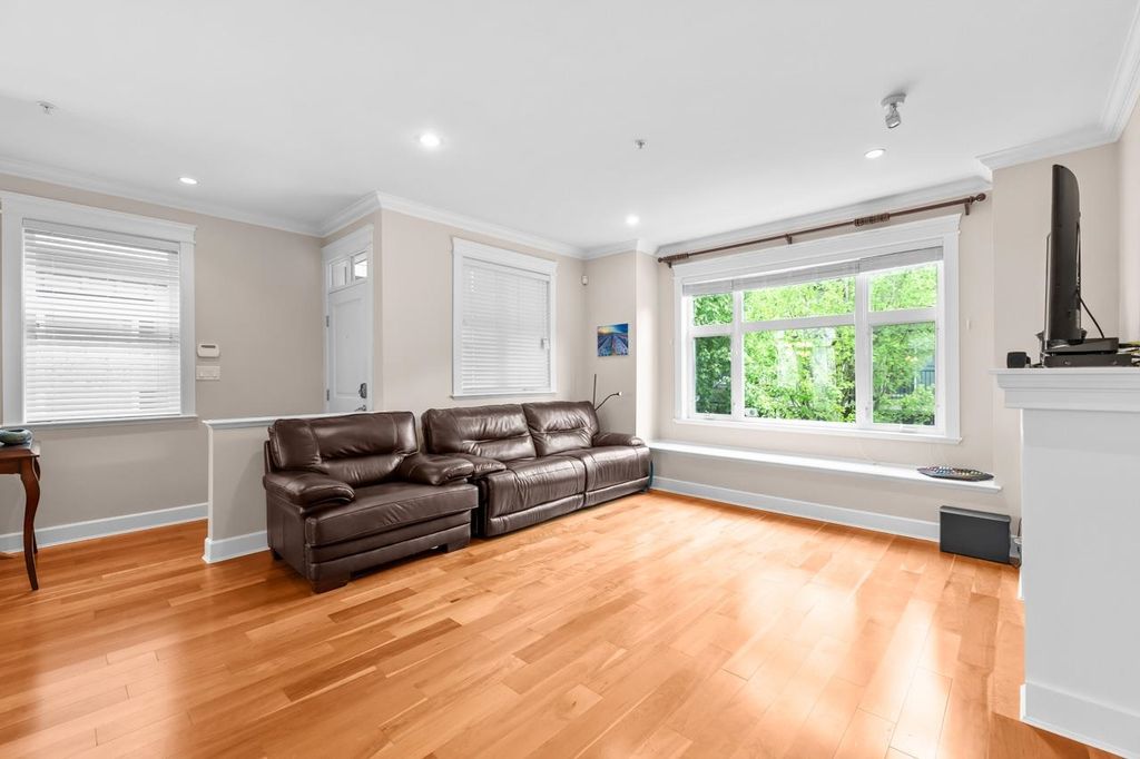 listing image 1105773354074037365