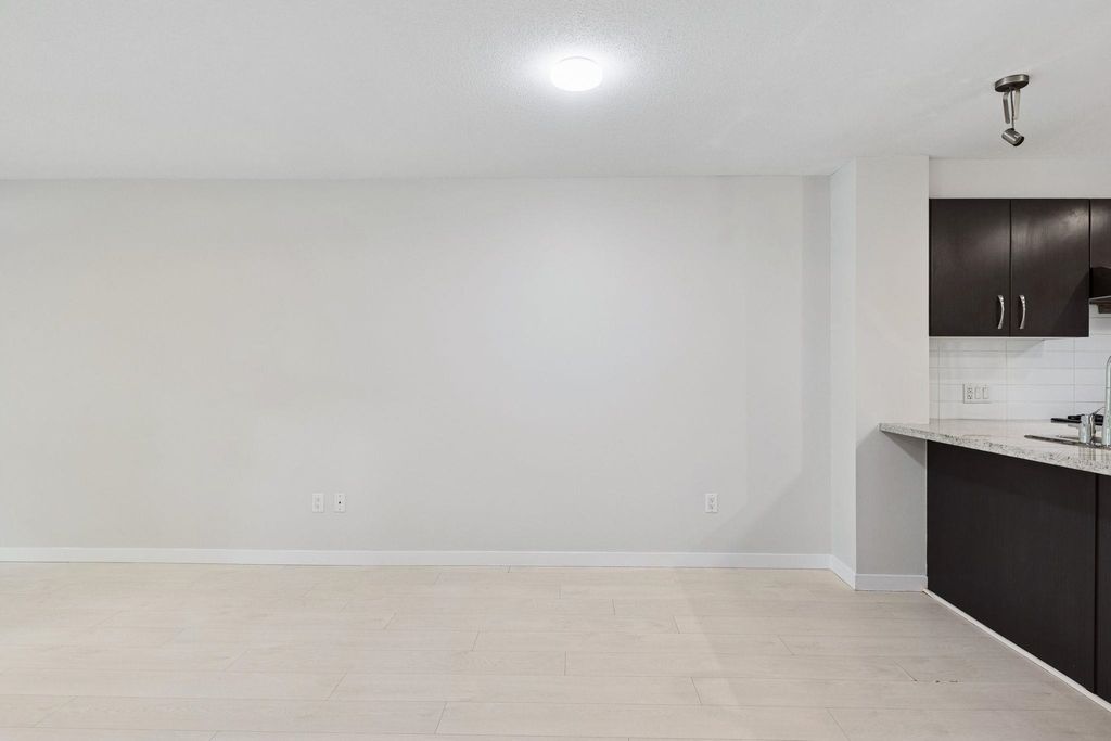 listing image 1105601873584468809