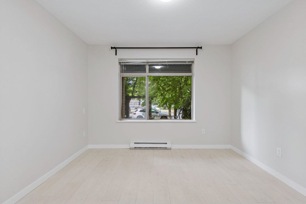 listing image 1104388115843275642
