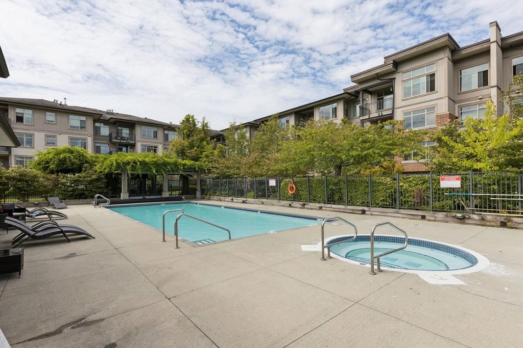 listing image 1104693209804478534