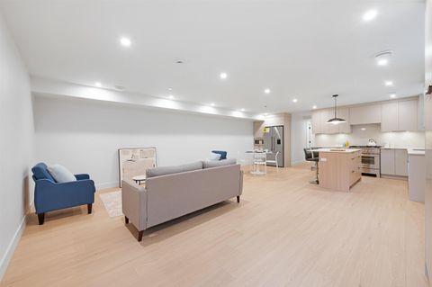 4855 Venables Street 1 Burnaby BC V5C 3A9