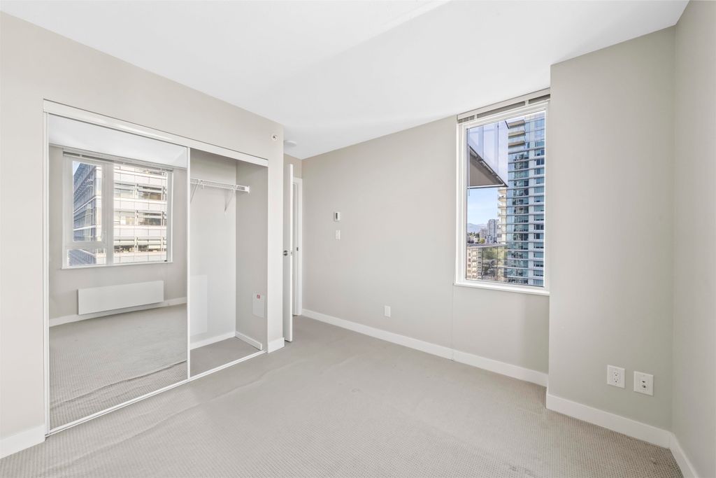 listing image 1105870548303440058