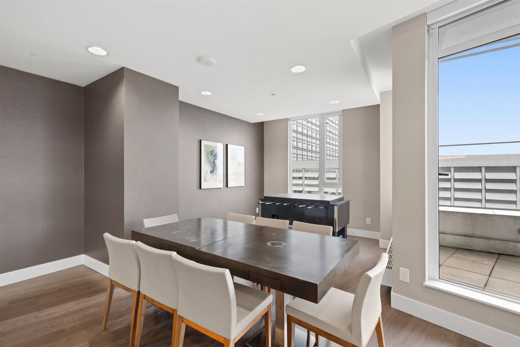 listing image 1102857307883599859