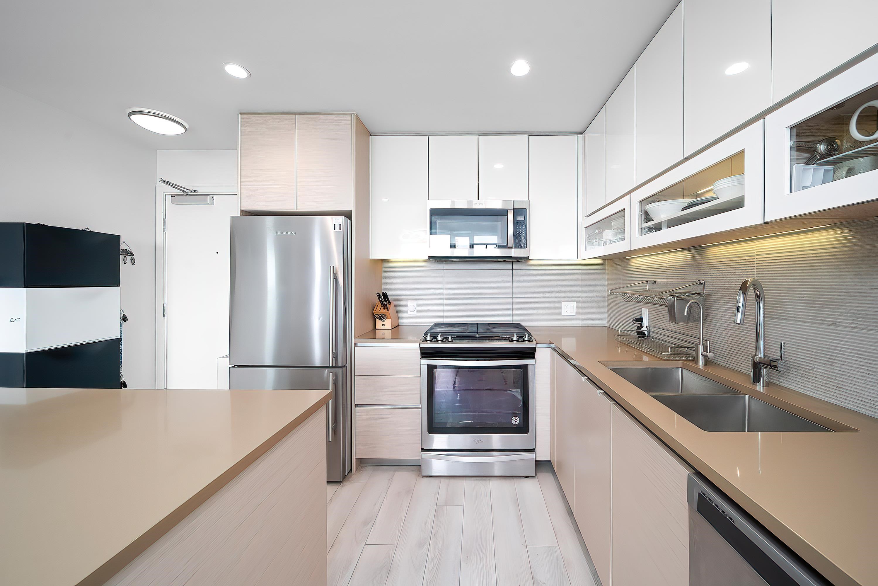 8850 University Crescent 1206