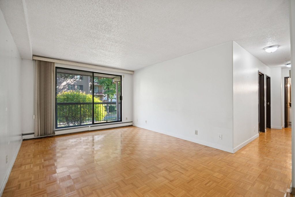 listing image 1106649436492565122