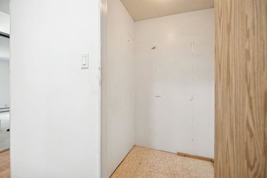 listing image 1103101237101099508