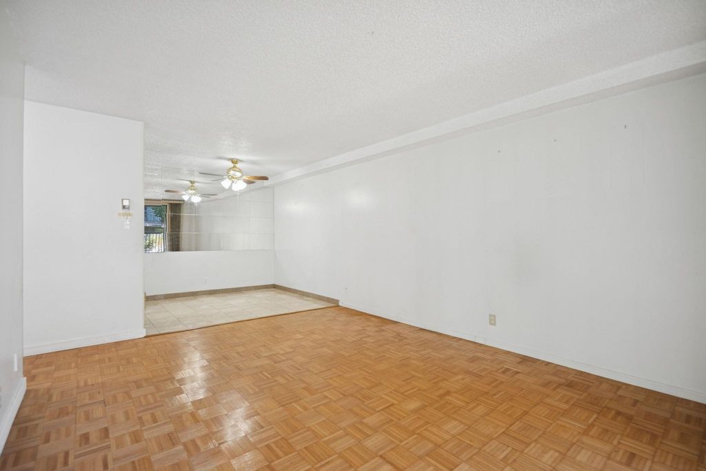 listing image 1102811164645941763
