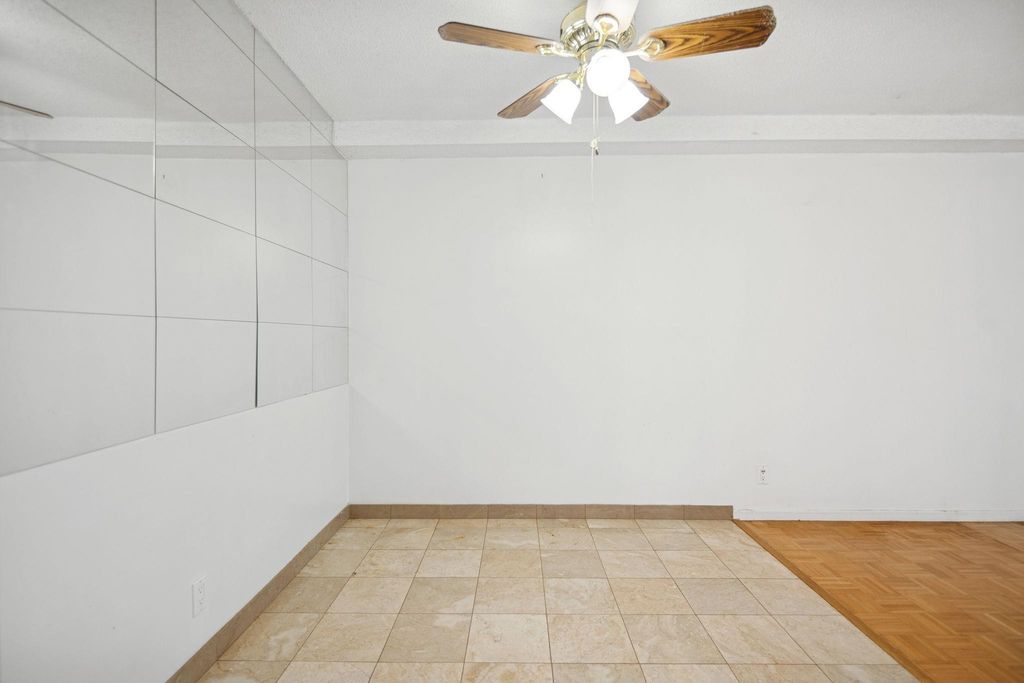listing image 1106750847644948864