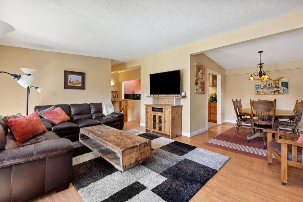 listing image 1108022777697351881