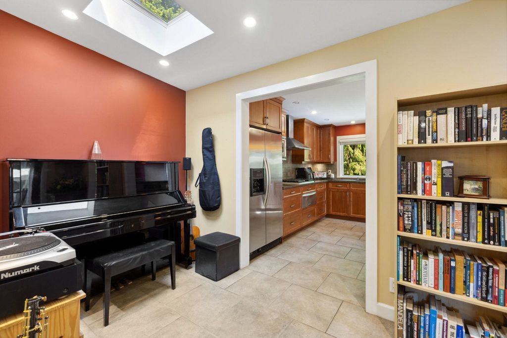 listing image 1102760511210826335