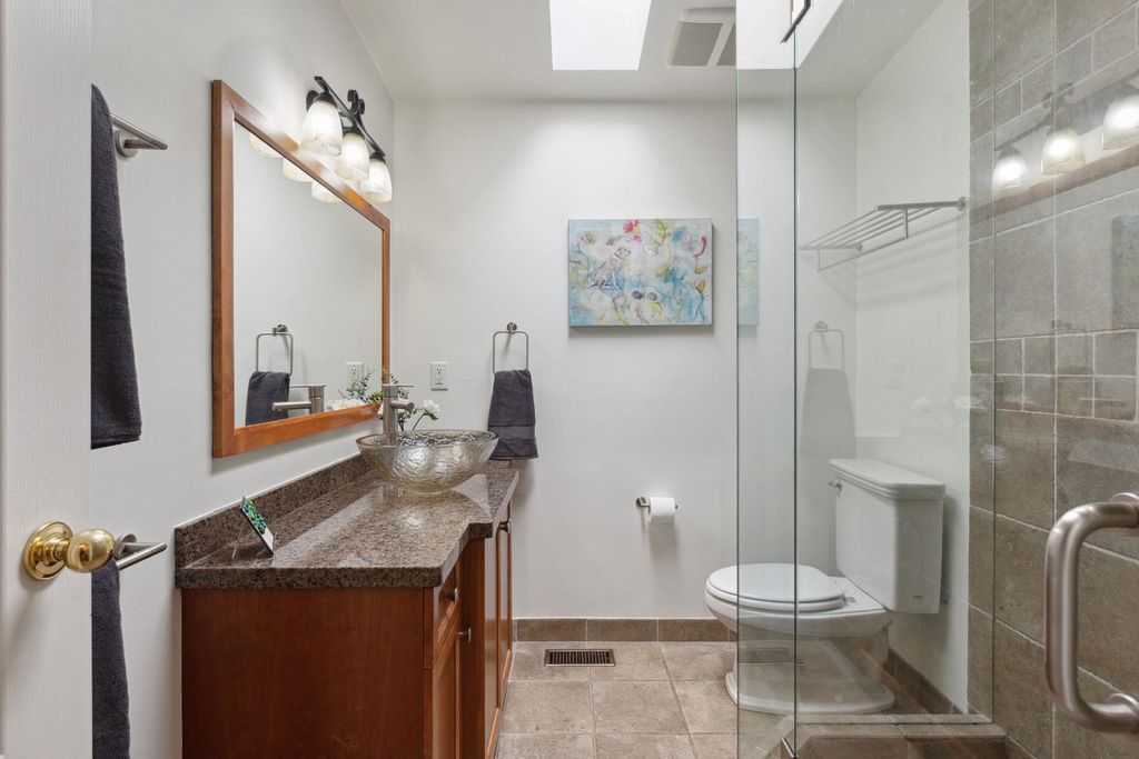 listing image 1100995524599191650