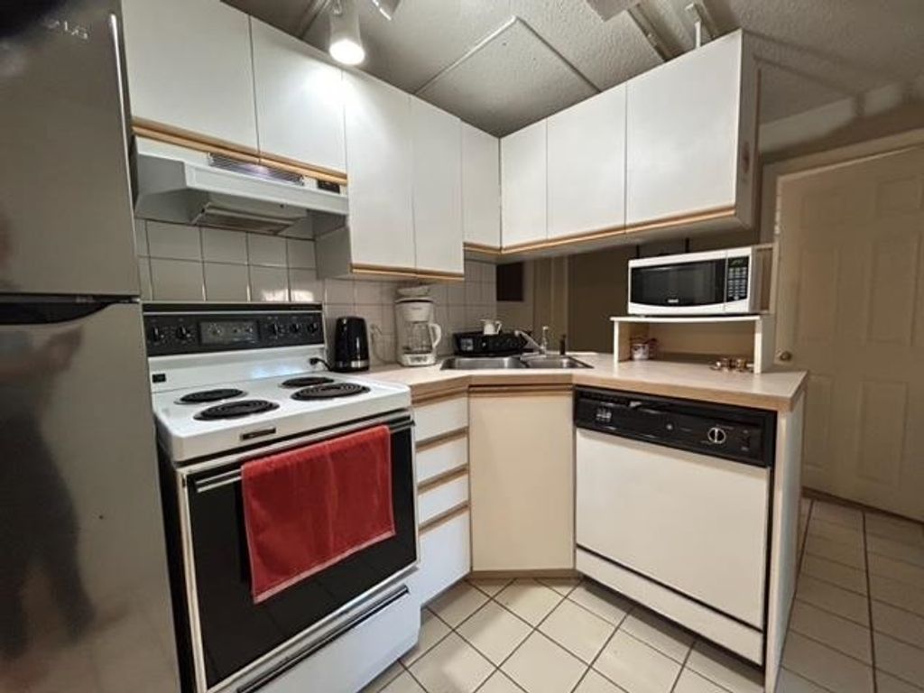 listing image 1104747877356521844