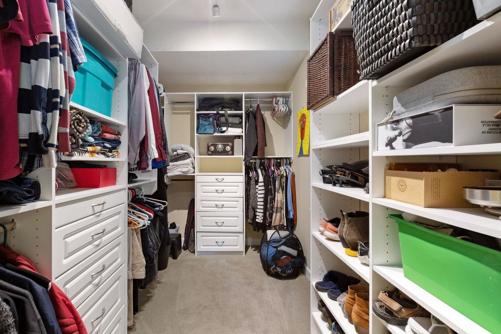 listing image 1100244443138844637