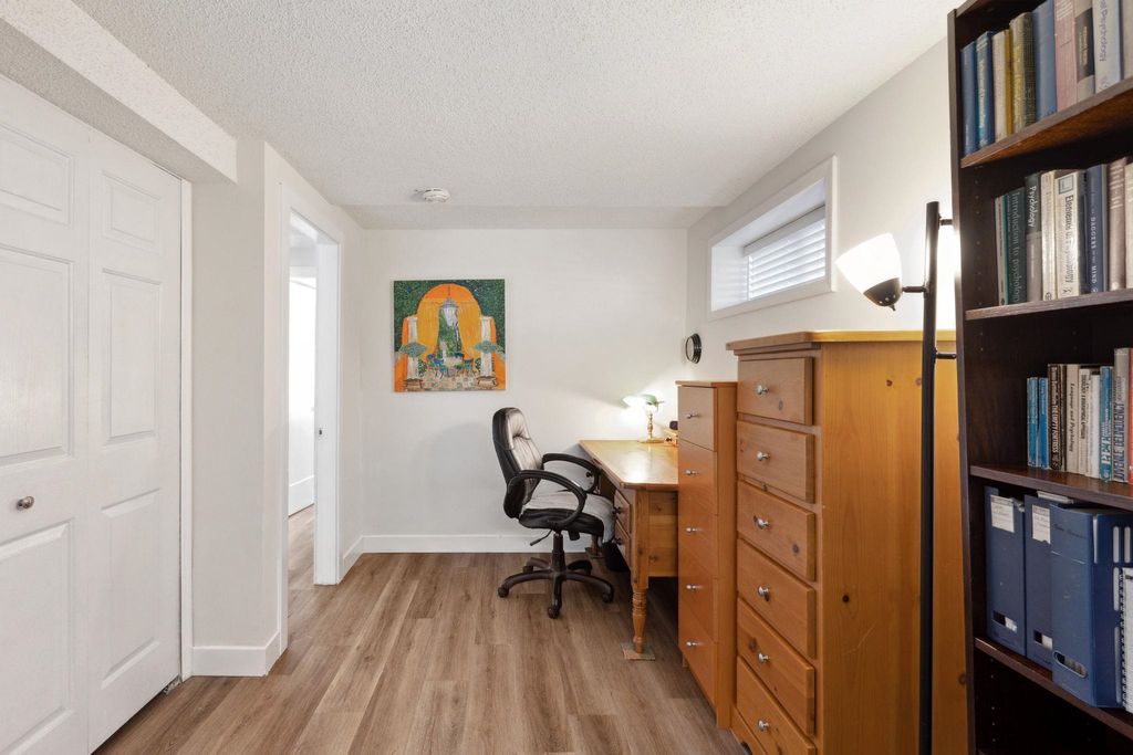 listing image 1101149494943937883