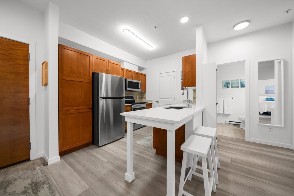 Photo of 33318 E Bourquin Crescent #418, Abbotsford, BC V2S 0A6 (MLS # R3139028)