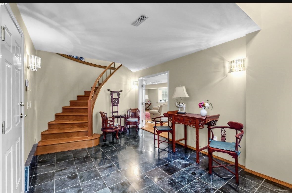 8022 Lakefield Drive