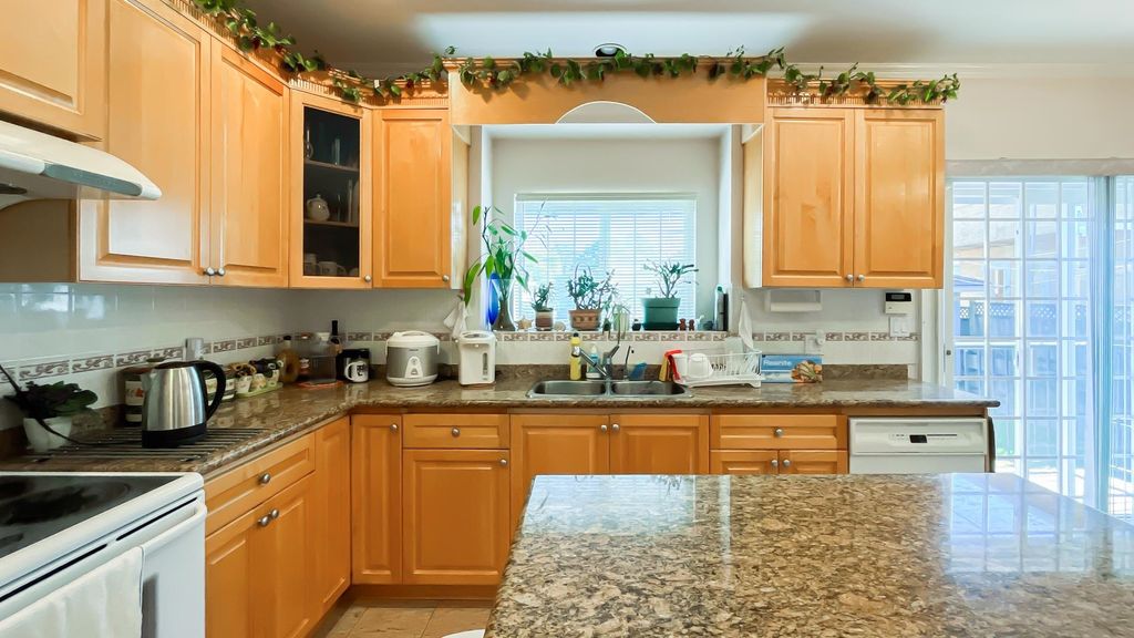 listing image 1100097449205961228