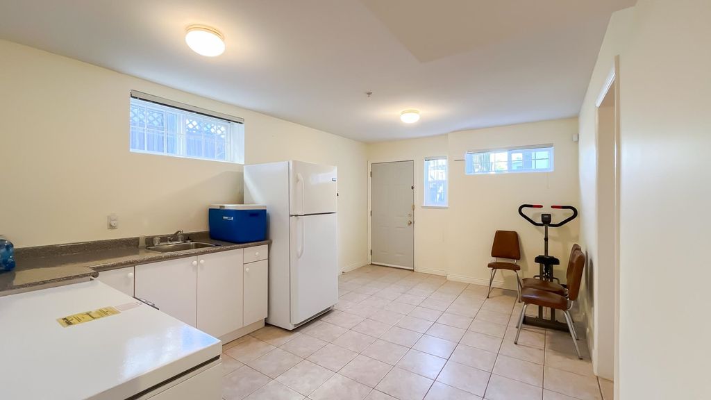 listing image 1109893558846942431