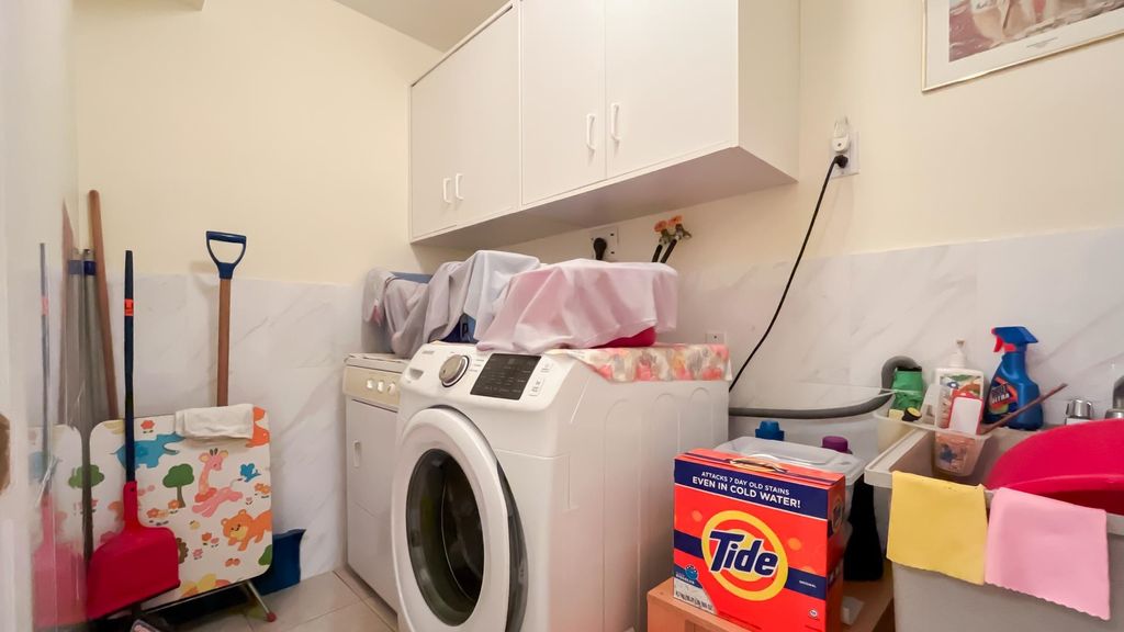 listing image 1101974418452992553