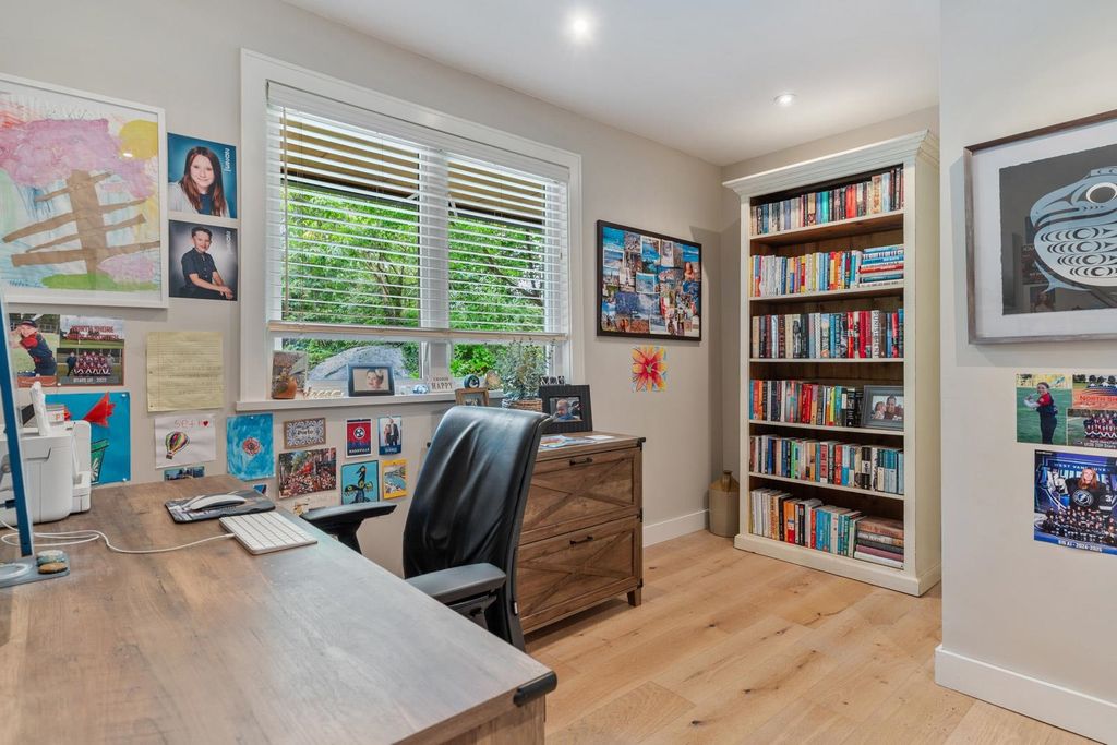 listing image 1103549572452009608