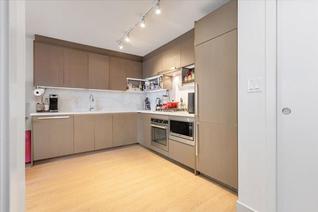 Photo of 13696 100 Avenue #1015, Surrey, BC V3T 0L5 (MLS # R3148416)