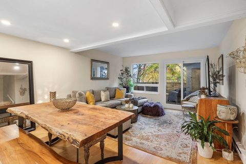 882 Cunningham Lane Port Moody BC V3H 3S4