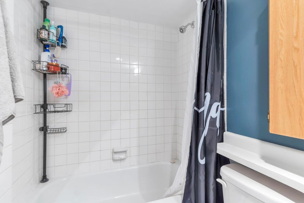 listing image 1106751156489876881