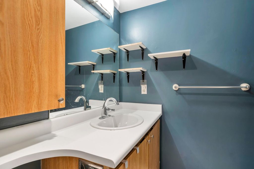 listing image 1104869024540789627