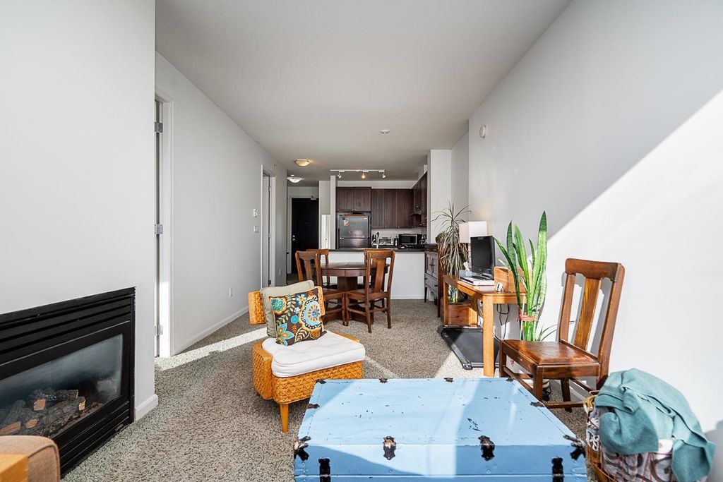 listing image 1104403798812851462