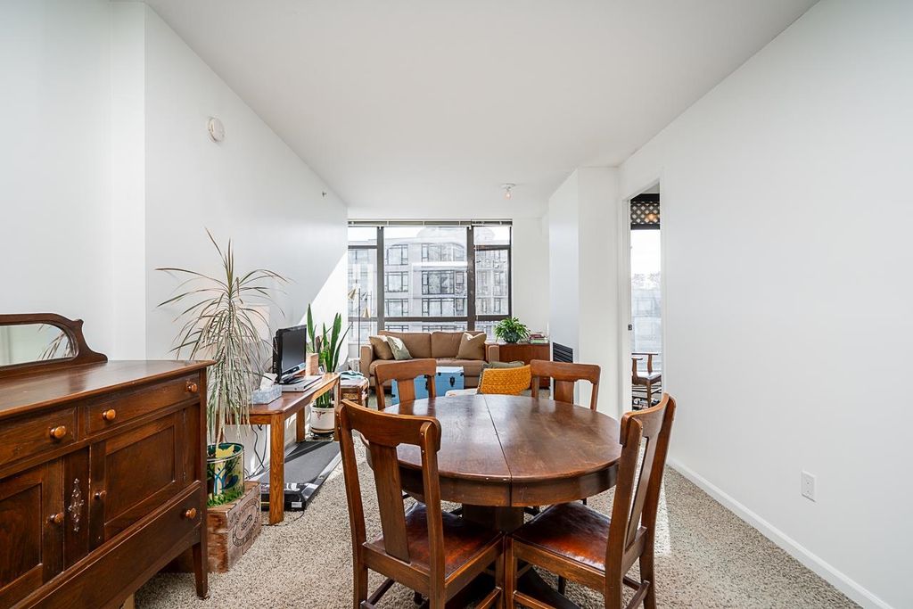 listing image 1103124696865093121