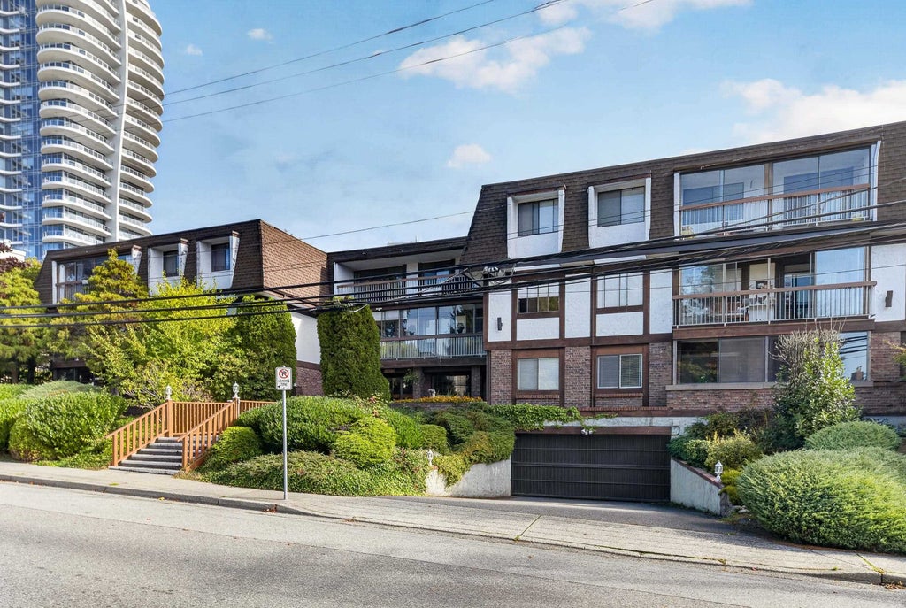 Photo of 1444 Martin Street #304, Surrey, BC V4B 3W7 (MLS # R3174414)