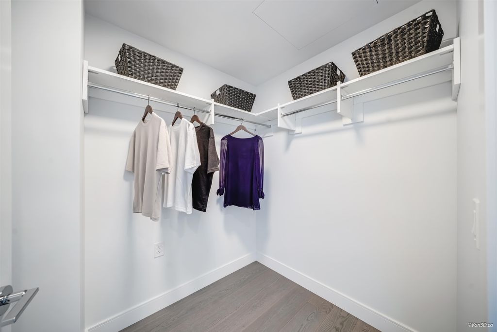 listing image 1103560696848820955