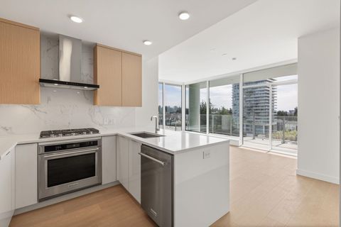 699 Whiting Way 2006 Coquitlam BC V3J 0N7