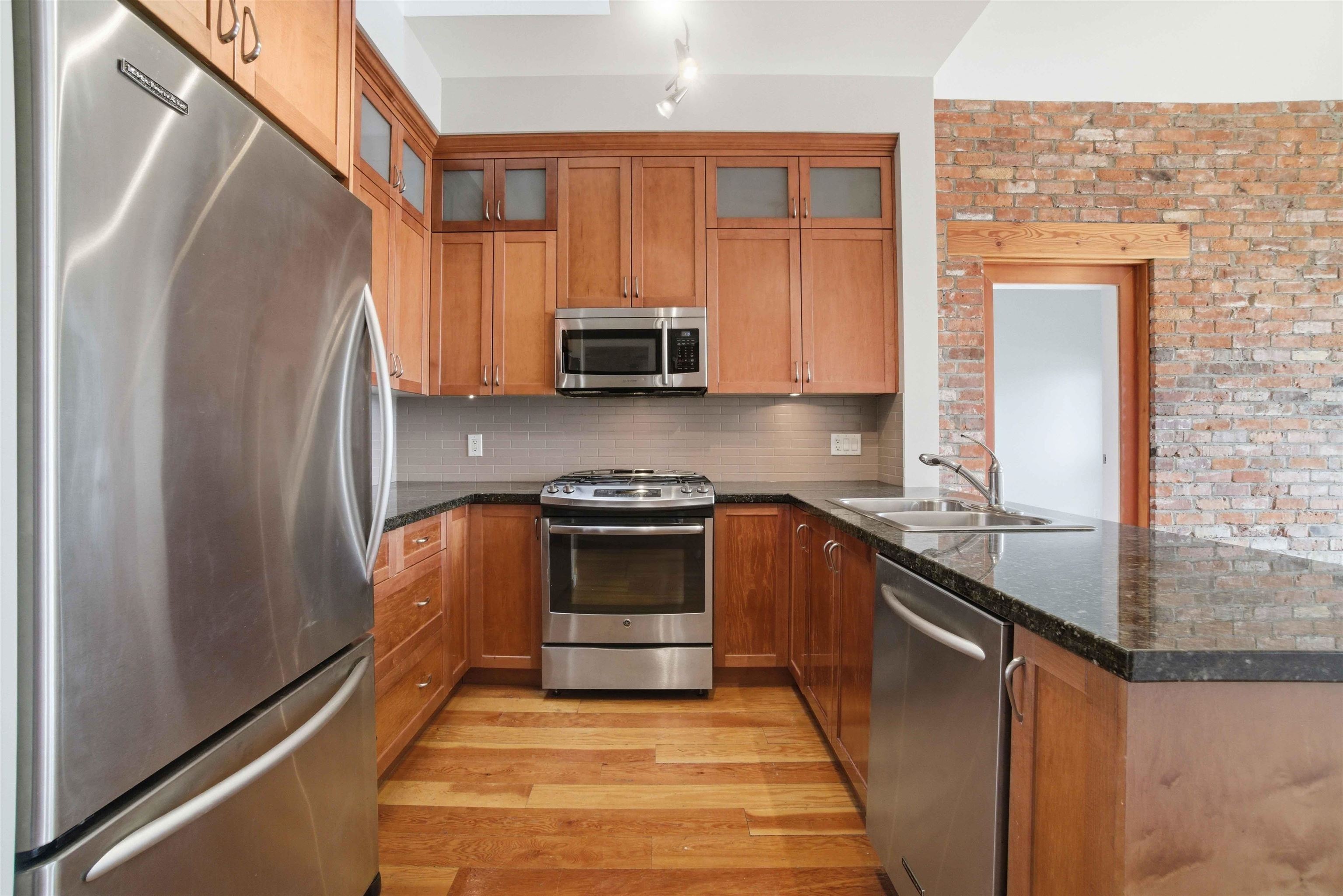 250 Salter Street 407