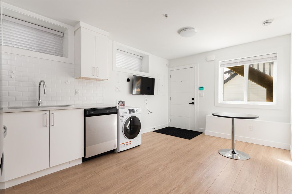 listing image 1101389814296141970