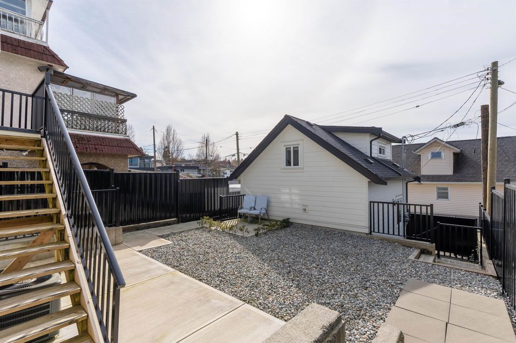 listing image 1102587588415243277