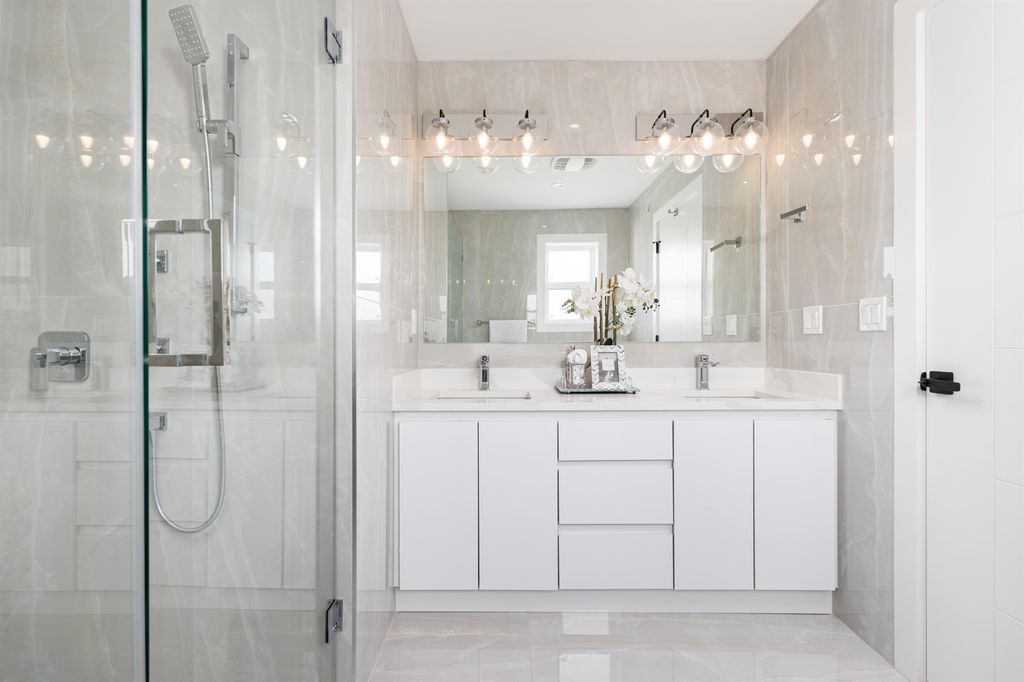 listing image 1103225842920298930