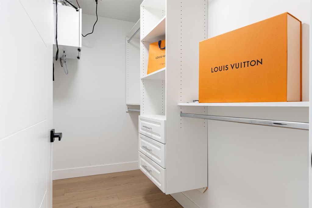 listing image 1101443770915381474