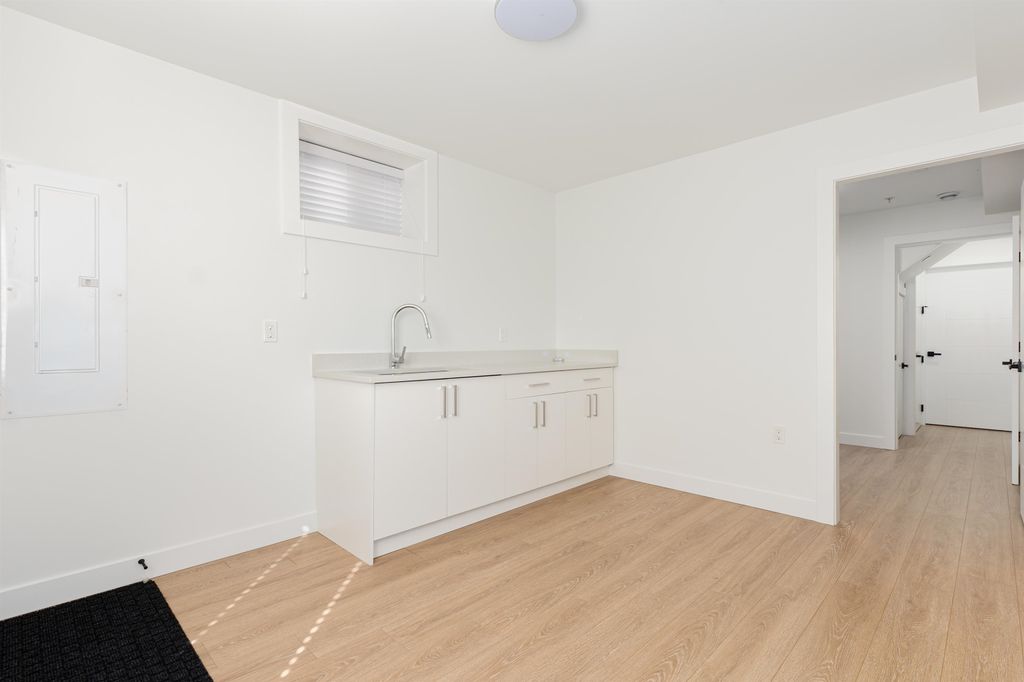 listing image 1106421590646938876